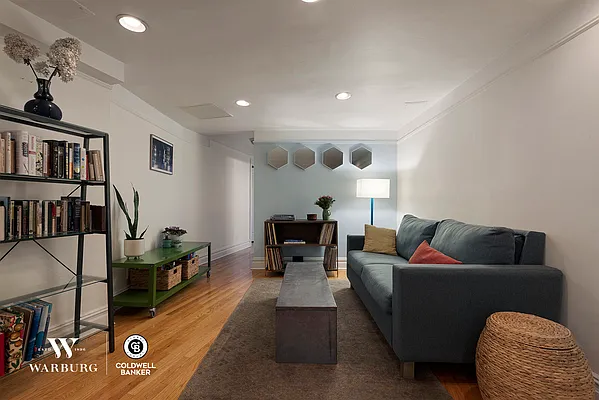 Sold by Coldwell Banker Warburg | media 2
