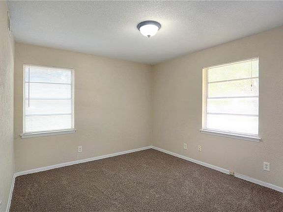5th image of 915 Jadewood Dr