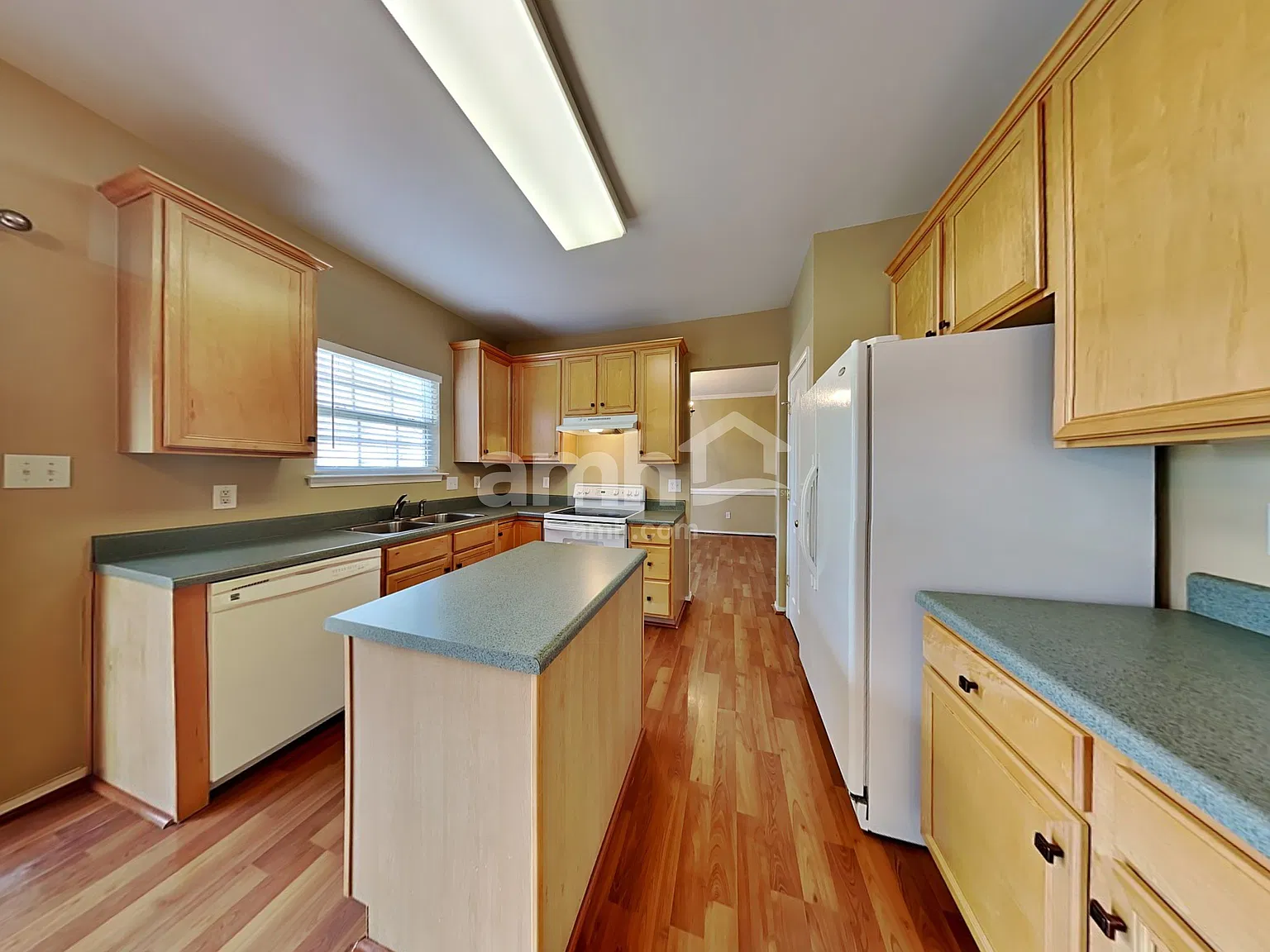 4 bed, 2.5 bath, 2461 sqft, $2,445 — Photo 3