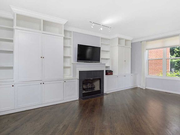 3rd image of 4646 N Greenview Ave Unit 18