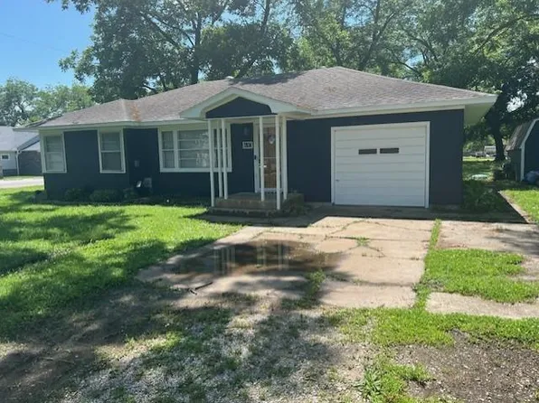 610 S Virgina Ave, Altamont, KS 67330