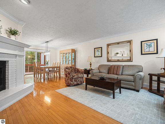 5th image of 5466 Millbrook Dr
