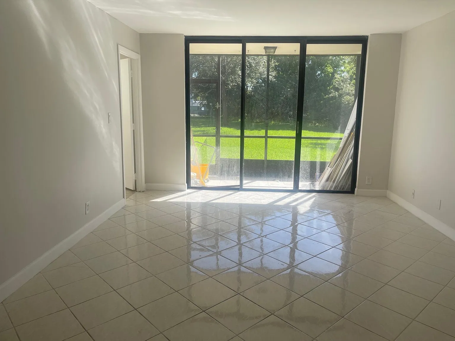 2 bed, 2.0 bath, 865 sqft, $2,000 — Photo 2
