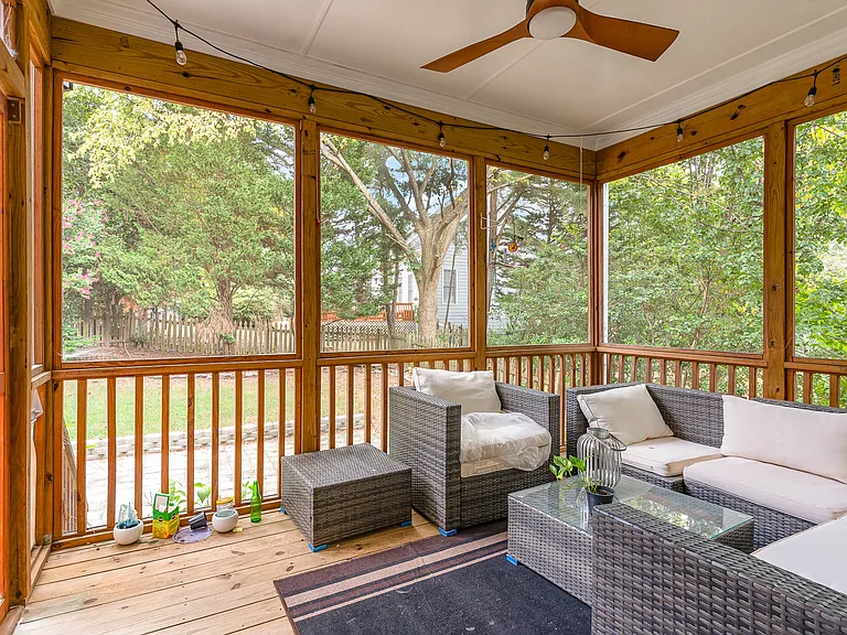 203 Brook Creek Dr — Photo 24
