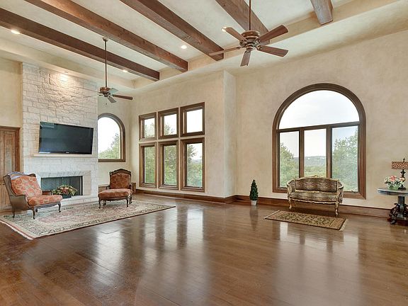 4th image of 916 Barton Creek Blvd