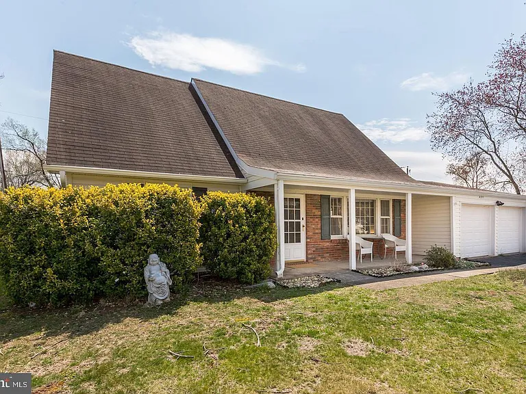 4311 Pergate Ln — Photo 3