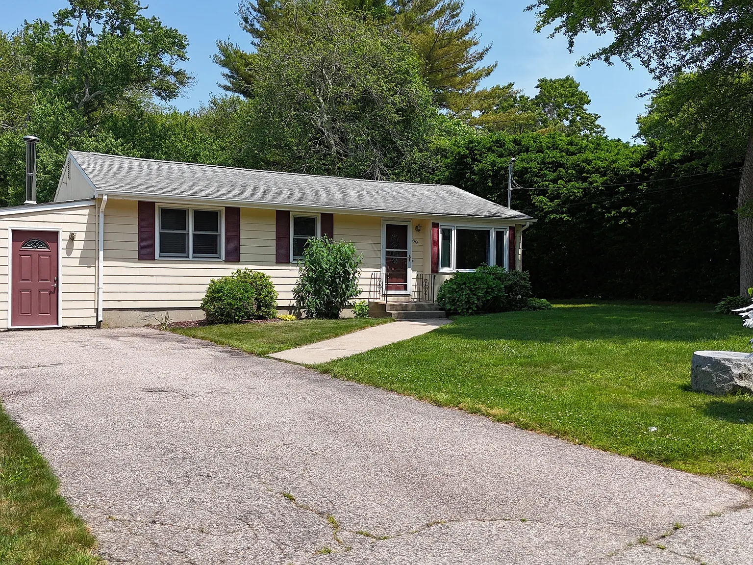 3 bed, 1172 sqft, $2,100 — Photo 2