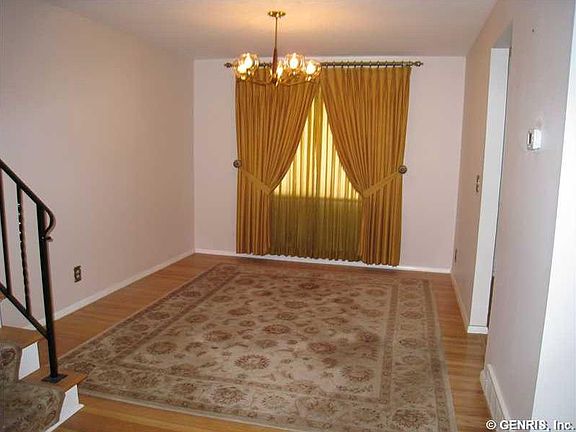 3rd image of 7 Thrasher Cir