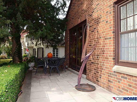 2nd image of 5210 Davenport St
