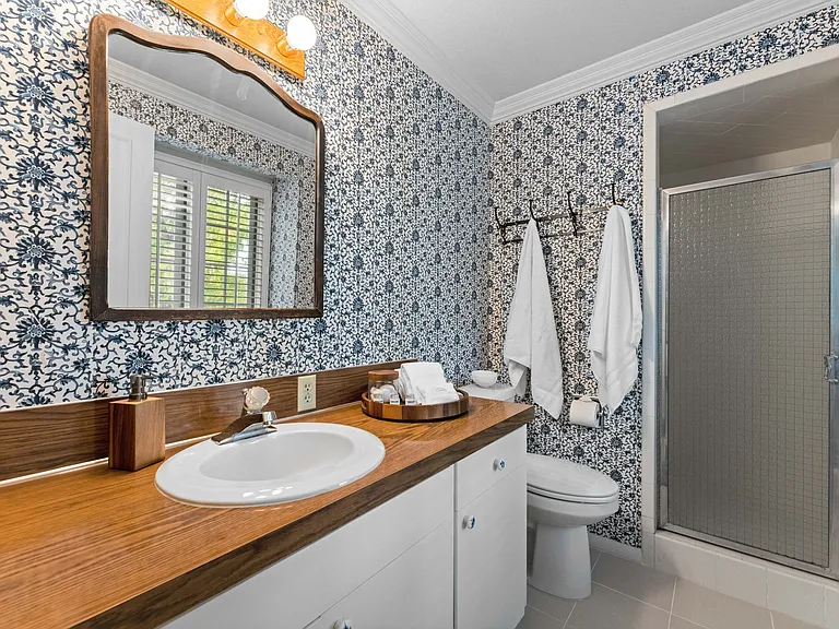 990 W Parkhill Dr — Photo 61