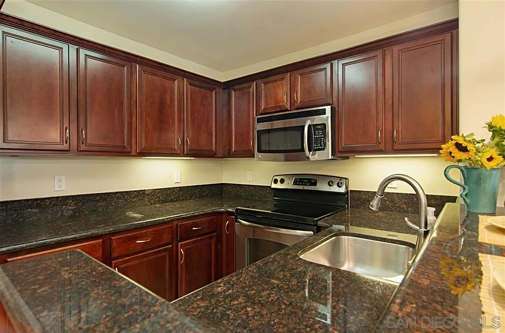 Studio, 400 sqft, $1,990 — Photo 3