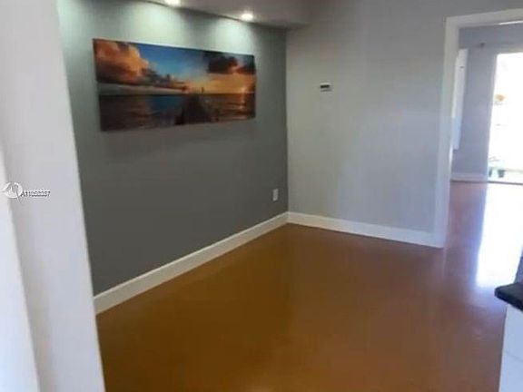 4th image of 2225 NE 123rd St APT 104
