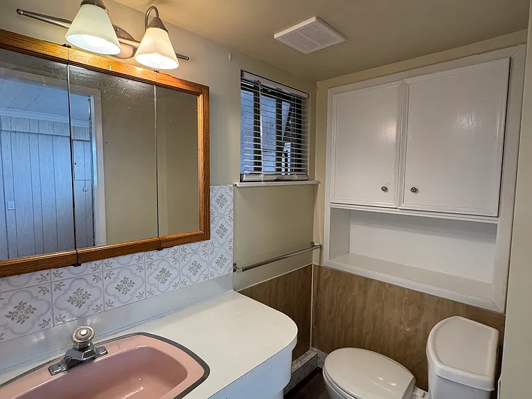 2642 Waverley Ave #BASEMENT — Photo 8