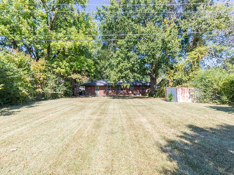 1539 Eason Ave — Photo 19