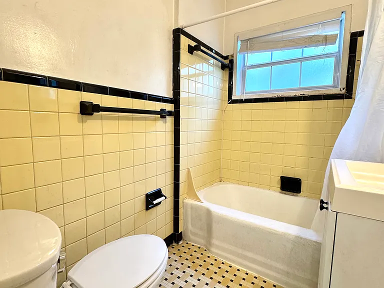 893 Greenwood Ave NE #8 — Photo 7