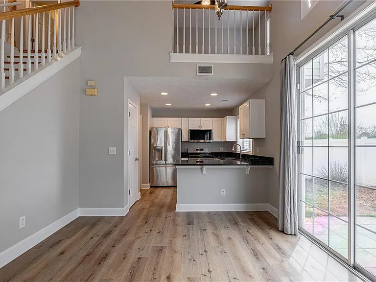 211 Harmony Ct — Photo 8