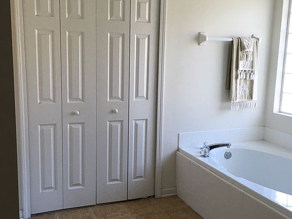 4th image of 109 Moultrie Crossing Ln