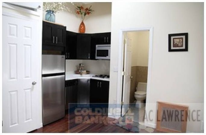 2nd image of 50 W 71st St