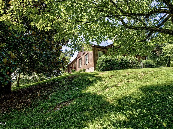 3rd image of 445 Green Hill Rd