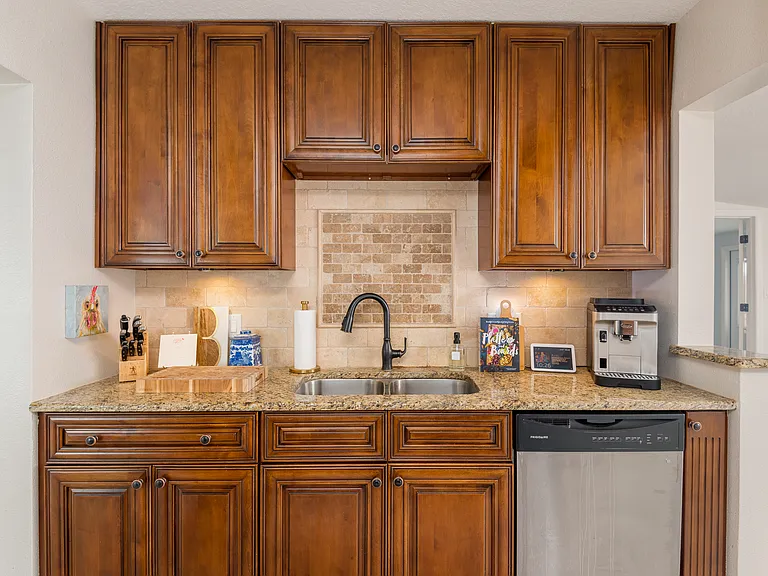 2407 S Harold Ave — Photo 6