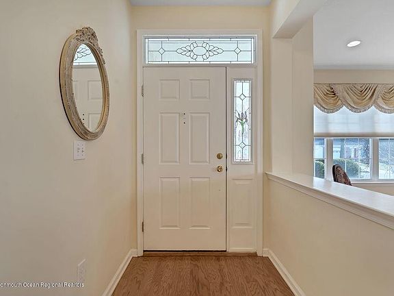 4th image of 74 Greenways Ln