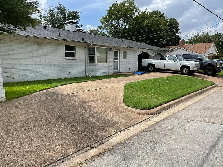 300 Circleview Dr S — Photo 3