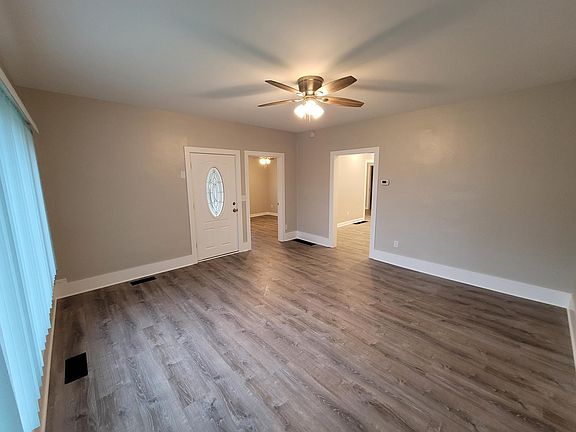 Living area/Front entrance
