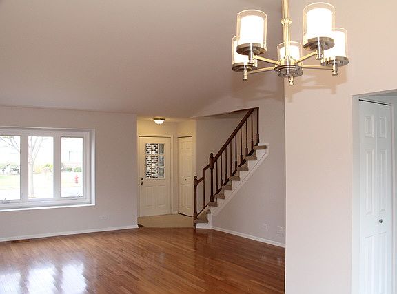 4th image of 1024 E Meadow Lake Dr