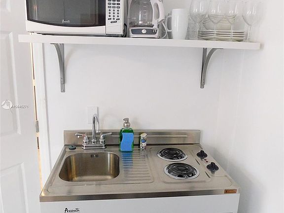 5th image of 1105 NE 10th St #3