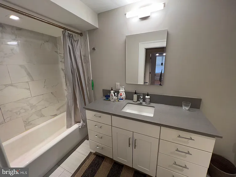 2126 Locust St #1R — Photo 36