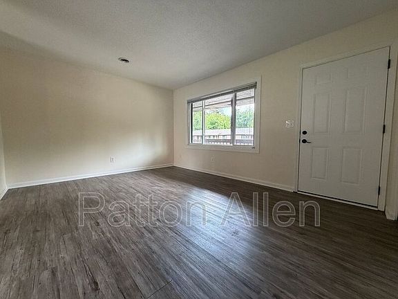 3rd image of 28 Dawnwood Cir