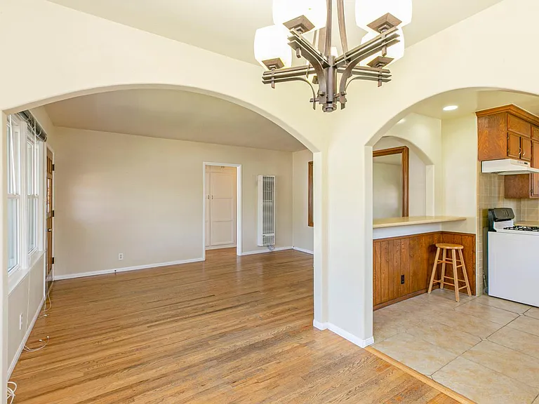10929 Whitegate Ave — Photo 10
