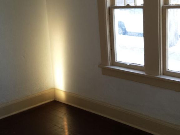 4th image of 1402 Lincoln Way E