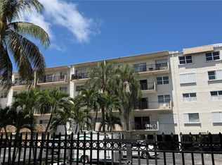 250 181st Dr APT 414, Sunny Isles Beach, FL 33160