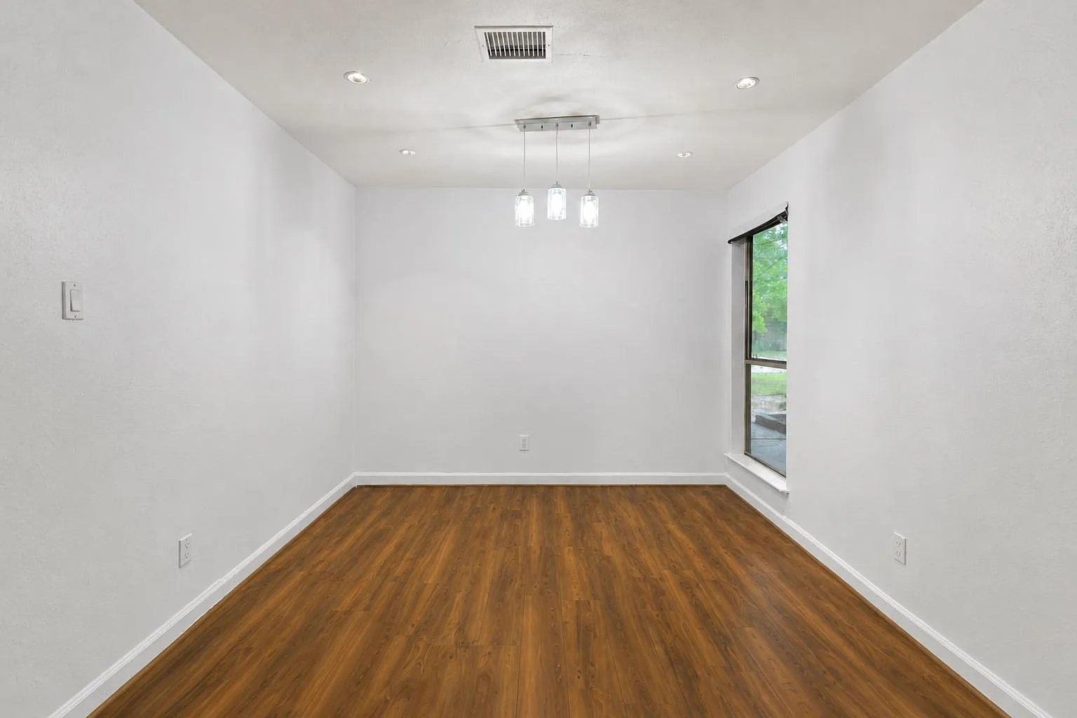 3 bed, 2.0 bath, 1765 sqft, $2,000 — Photo 3