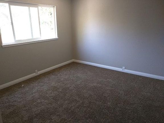 5th image of 1331 Drake Dr APT B