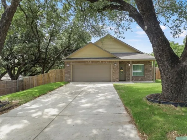4525 White Oak Ln, River Oaks, TX 76114