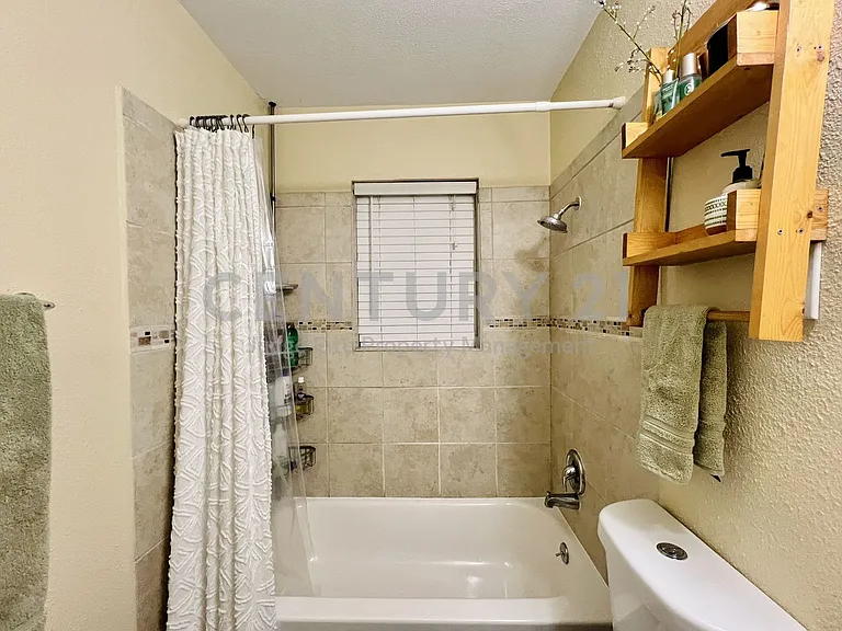 310 W 15th St — Photo 14
