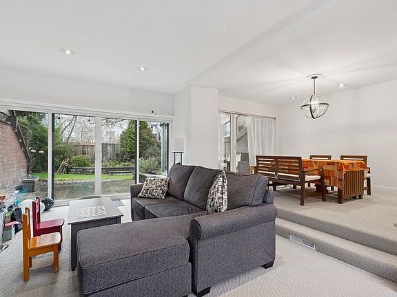 2nd image of 6605 Turnberry Cres