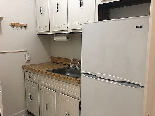 5th image of 306 W 109th St #2