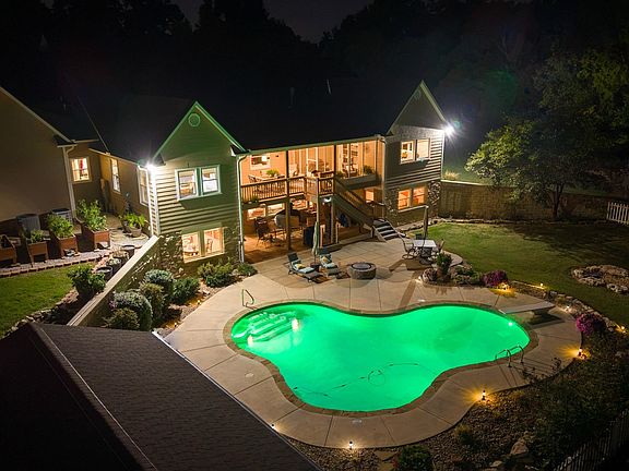 4th image of 309 N Centennial Rd