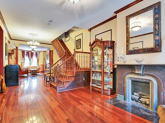 3rd image of 9 Astor Pl