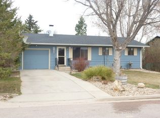2044 Jennings Ave, Hot Springs, SD 57747