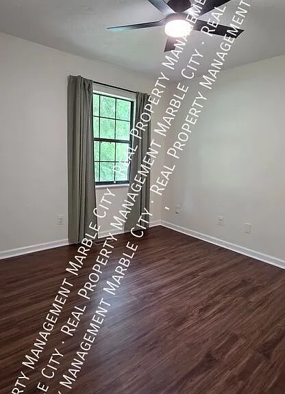 721 Shady Springs Ln — Photo 15