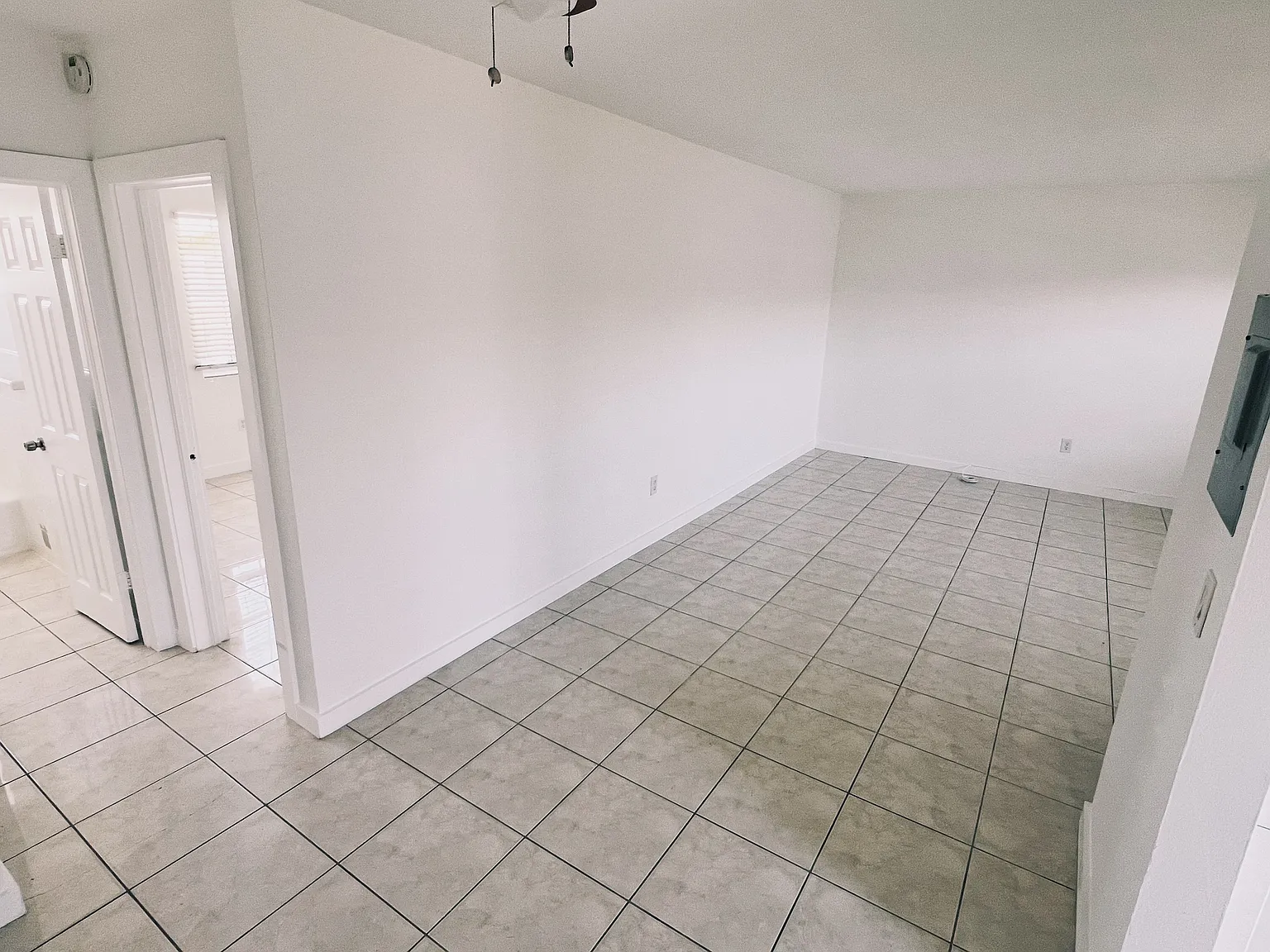 1781 Normandy Dr — Photo 2