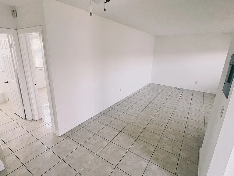 1781 Normandy Dr #5 — Photo 2