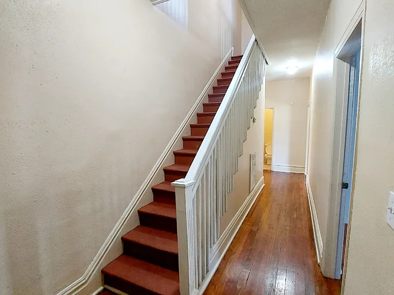 1235 E 8th St — Photo 22