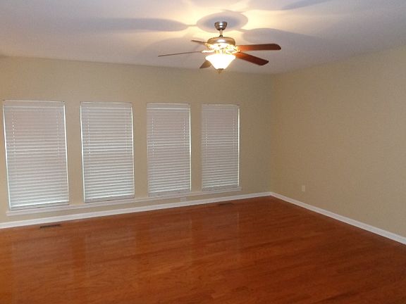 3rd image of 3733 Montgomery Way