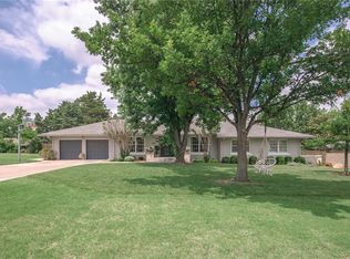 1625 Queenstown Rd, Nichols Hills, OK 73116