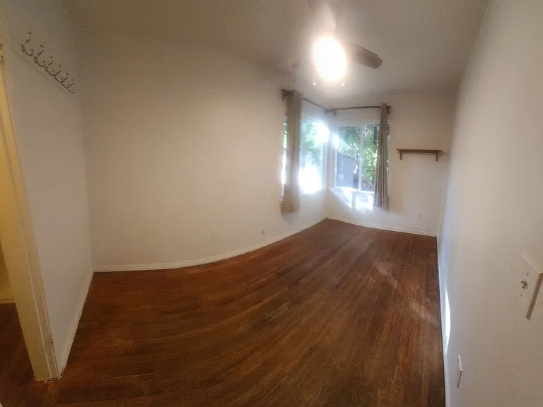 1690 Phillips Ln — Photo 3